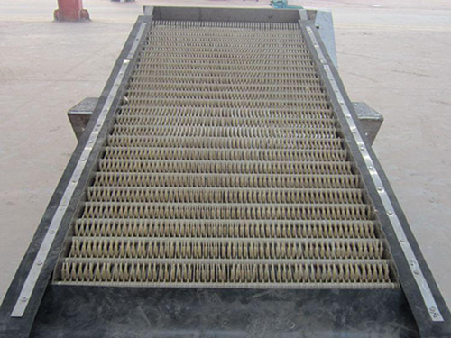 格栅清污机 - 启闭机_手动启闭机_卷扬启闭机_新河县恒光水利机械厂图片3